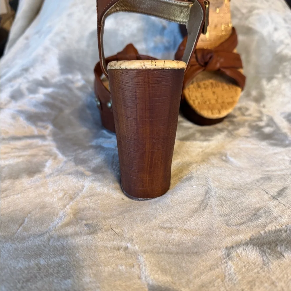 Korks Tan Wedge Sandals. Excellent Condition.